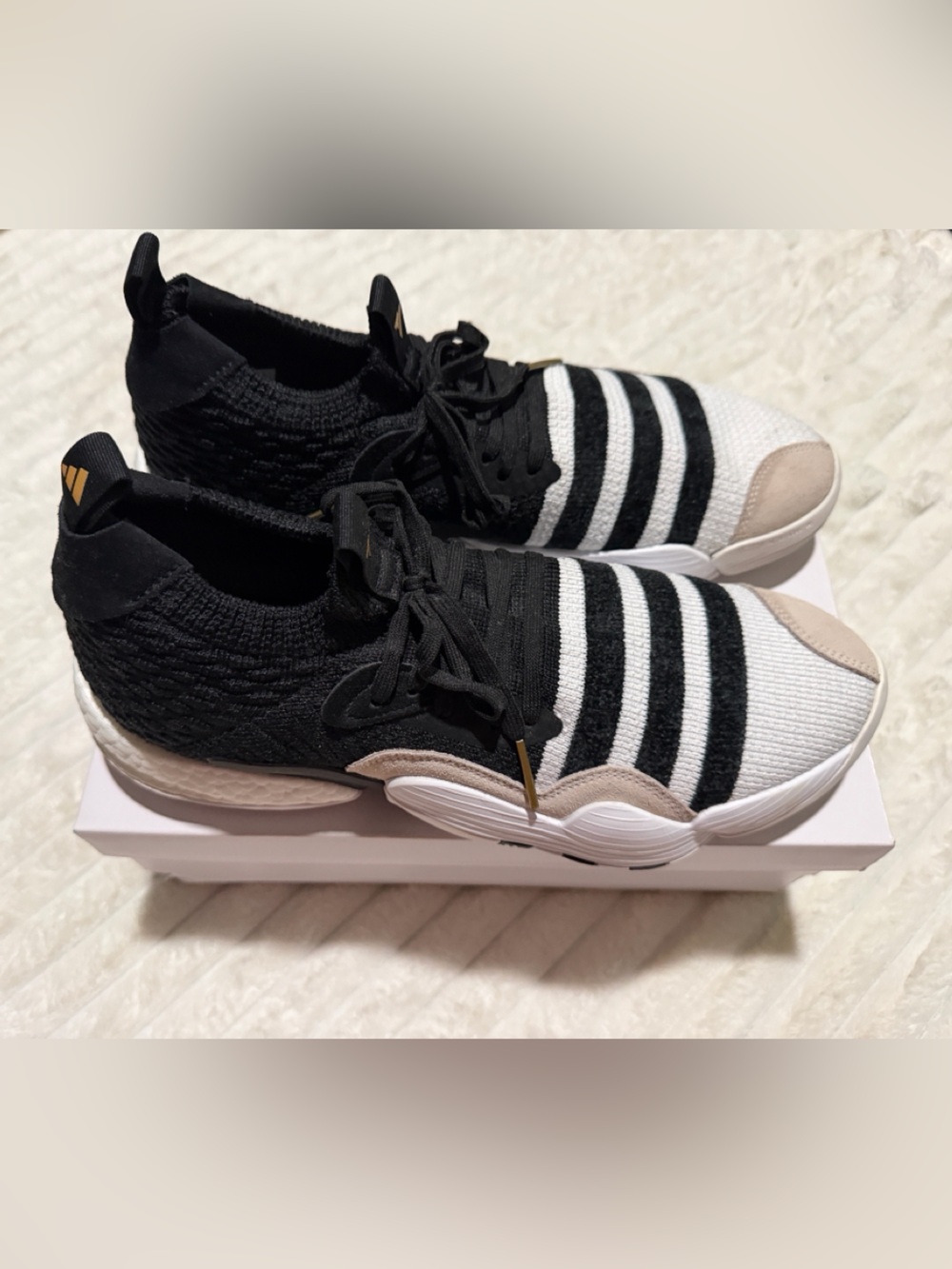 Adidas Trae Young 2 Super Villain basketball sneakers NEW IN BOX